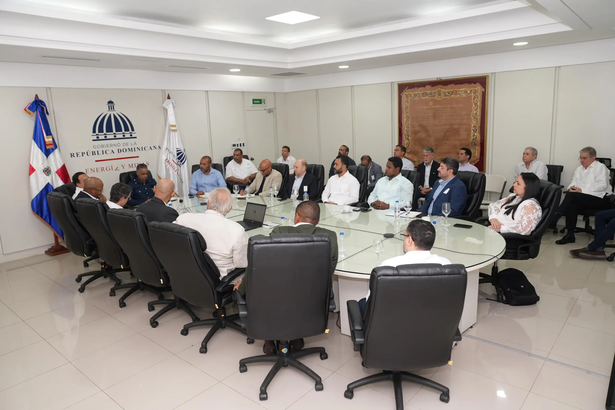 Gobierno coordina con generadores eléctricos ante posible impacto de crisis en Medio Oriente