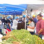 Feria agropecuaria 2026 atrae a cientos de personas en busca de comida a bajo costo