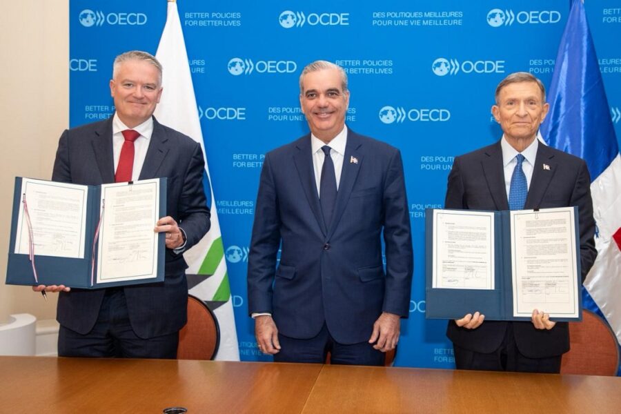 Firma acuerdo en Francia