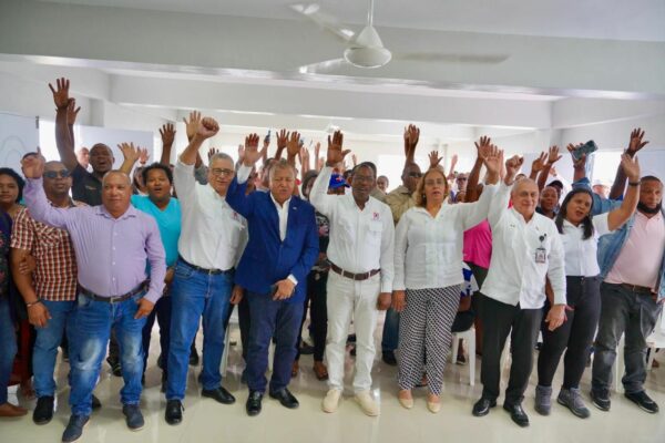 Gobierno inicia proyecto de titulación en San Cristobal 1