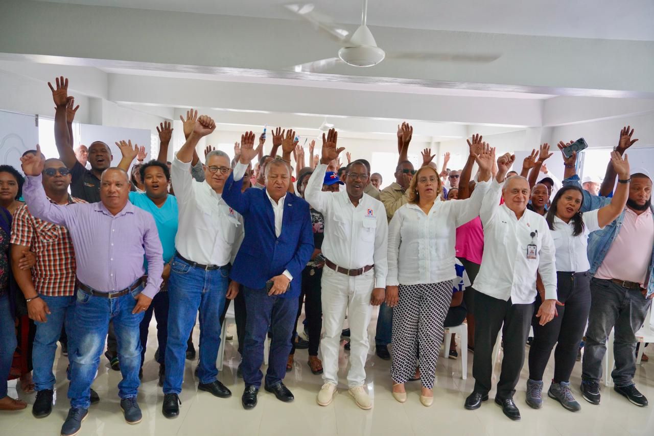 Gobierno inicia proyecto de titulación en siete sectores de la provincia San Cristóbal