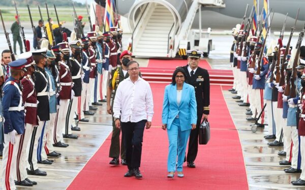 Gustavo Petro y Delcy Rodríguez