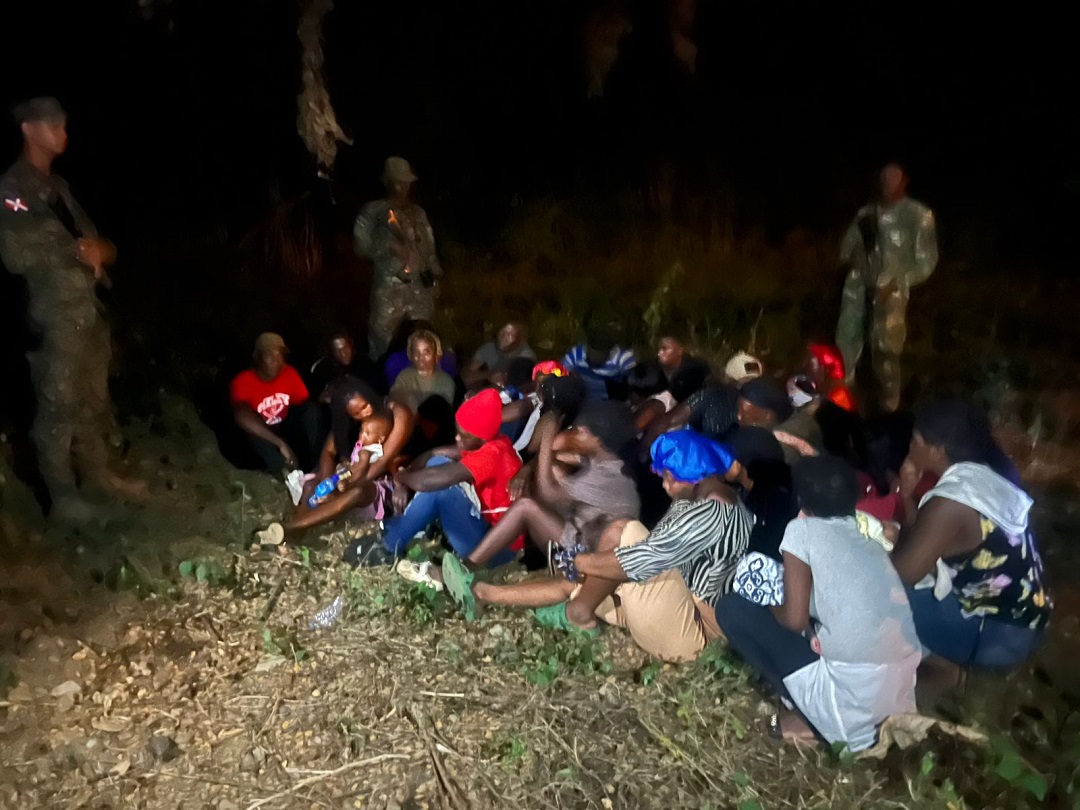 Ejército intercepta a 28 haitianos en Montecristi durante operativo de control fronterizo