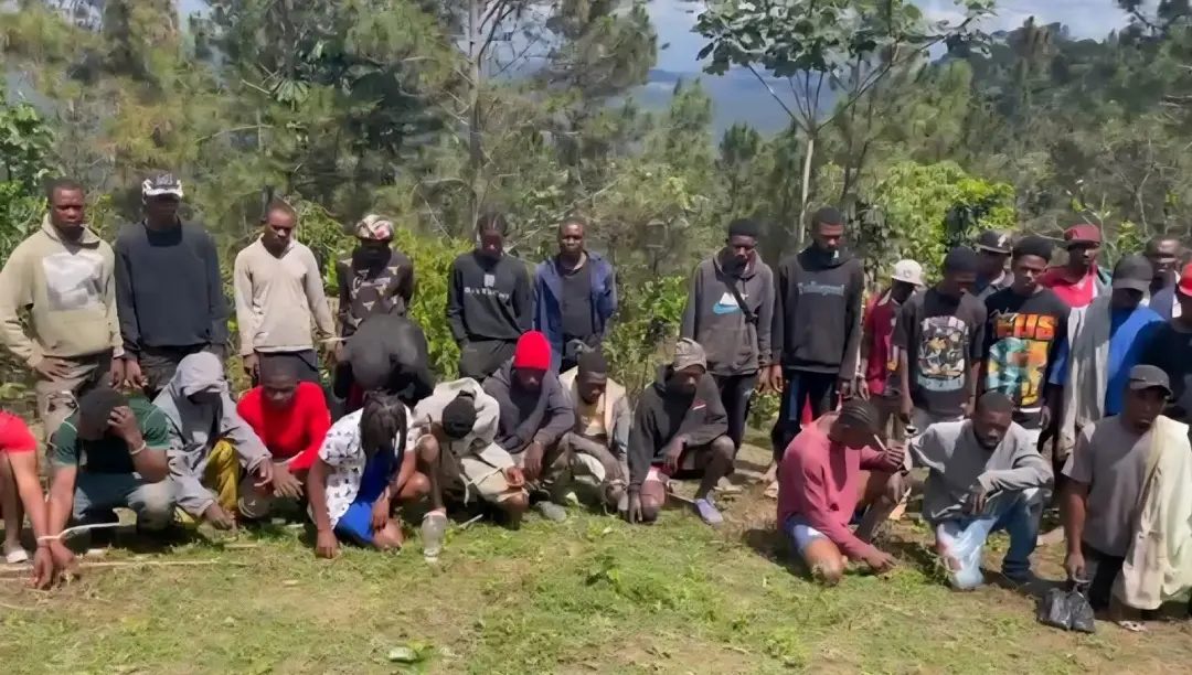 Ejército detiene 36 haitianos y ocupa 93,000 cigarrillos de contrabando en zona fronteriza