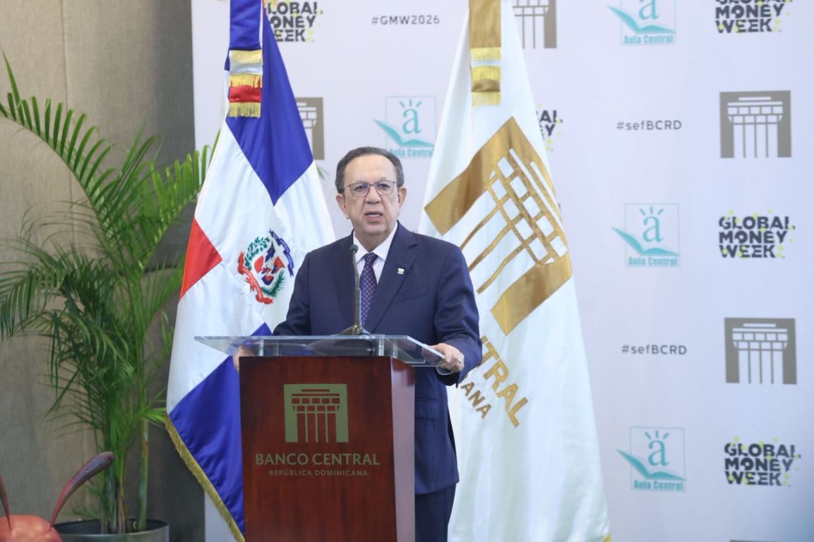 Héctor Valdez Albizu dice evalúan situación internacional antes de adoptar medidas