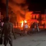 Un grupo de manifestantes asalta sede del Partido Comunista en la ciudad de Morón, Cuba