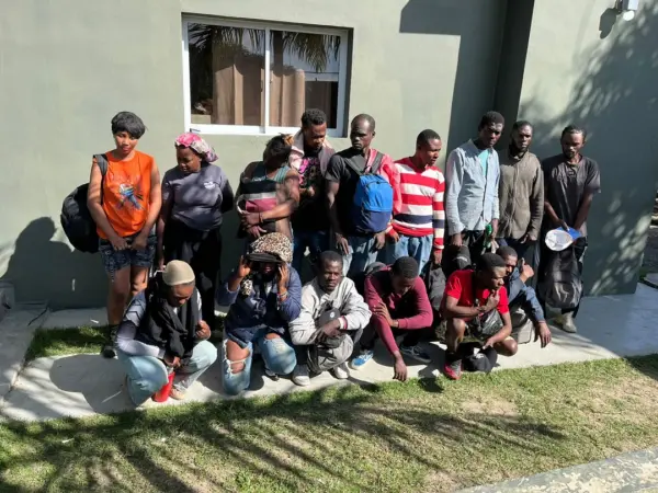 Indocumentados detenidos en Imbert