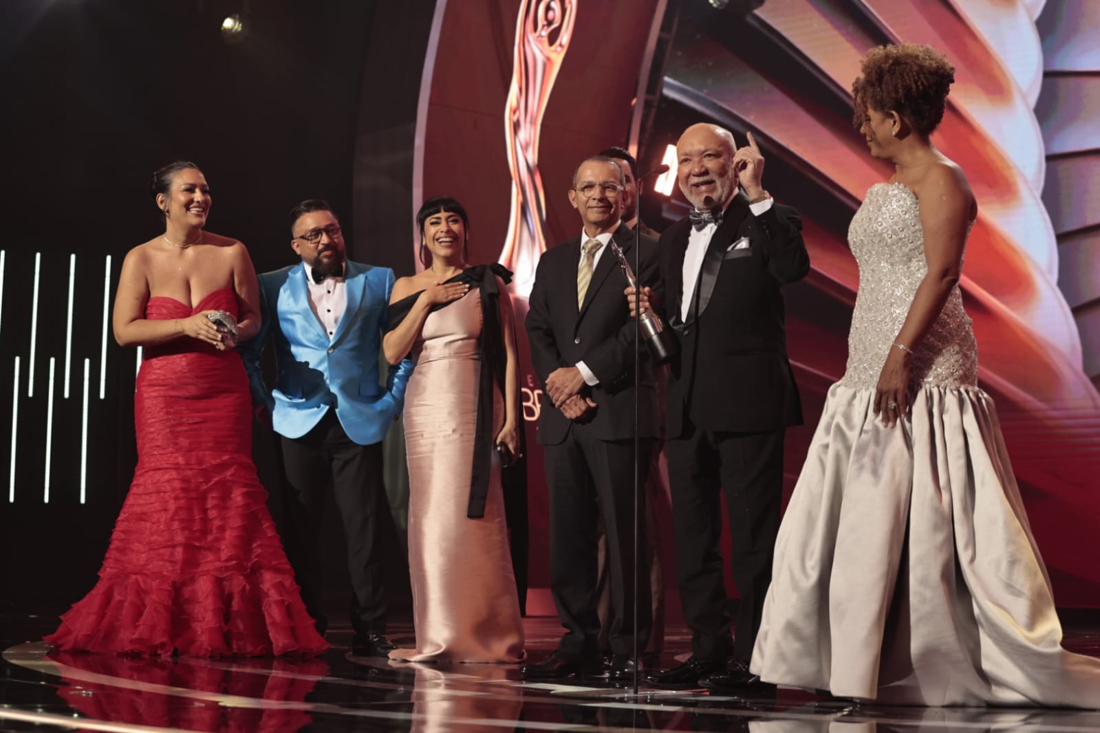 Jochy Santos recibe el Gran Soberano 2026