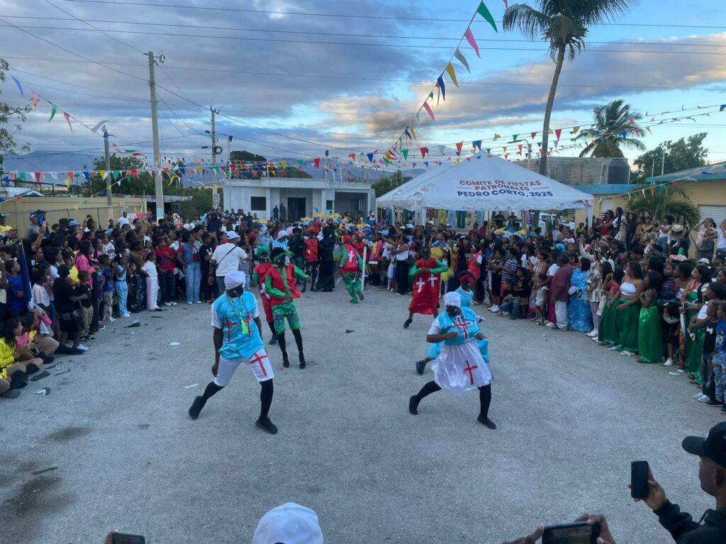La comparsa Los Brujos de San Juan resalta parte de la identidad cultural de la provincia sureña.