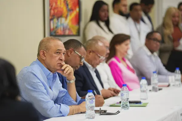 La licitación para medicamentos de la red pública estuvo encabezada por el director de Promese, José Luis López Pérez.