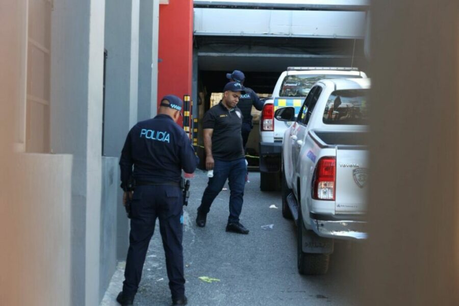 Muerte de raso y vigilante