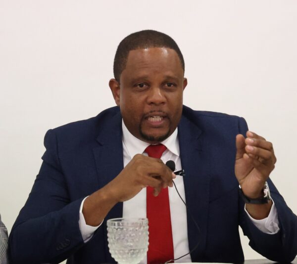 Omar García, director del Medicamentos e Insumos del SNS, destacó que las guías farmacoterapéuticas marcan hito en hospitales públicos. José de León.