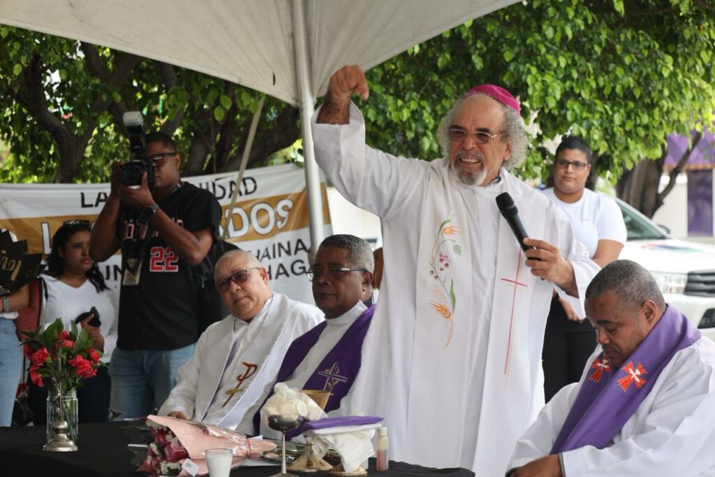 Padre Rogelio Cruz sigue reclamando por justicia en el caso Jet Set a casi un año de la tragedia. Chaimy Soriano.