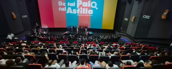 Panorámica de la premier De tal Palo. Foto de JRSOSA-cine.jpg