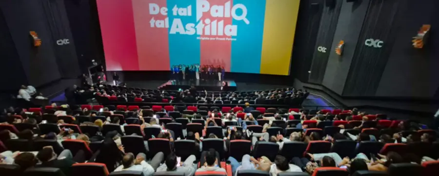 Panorámica de la premier De tal Palo. Foto de JRSOSA-cine.jpg