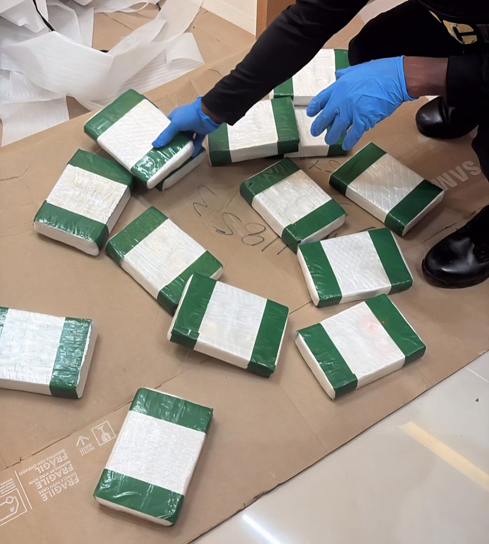 DNCD incauta 15 paquetes de cocaína en Los Alcarrizos