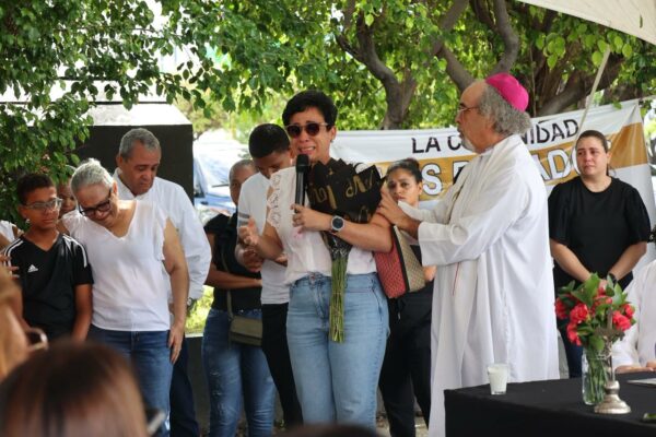 Paula Leticia Acosta recuerda entre llantos que con el fallecimiento de sus hermanas también perdió a sus padres quienes viven con el dolor. Chaimy Soriano.