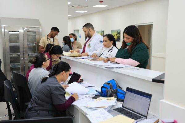 Personal de salud del hospital Ángel María Gatón