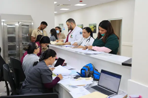 Personal de salud del hospital Ángel María Gatón