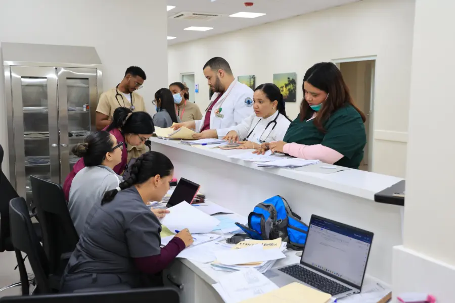 Personal de salud del hospital Ángel María Gatón