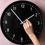 Próximo domingo se cambia la hora en EEUU; será igual que en RD