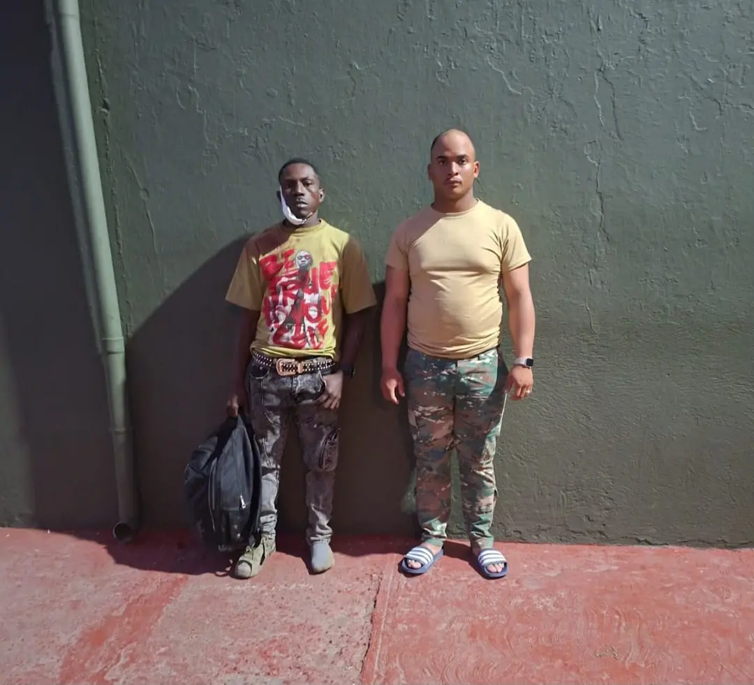 Apresan segundo teniente del ERD por transportar haitiano indocumentado en Azua