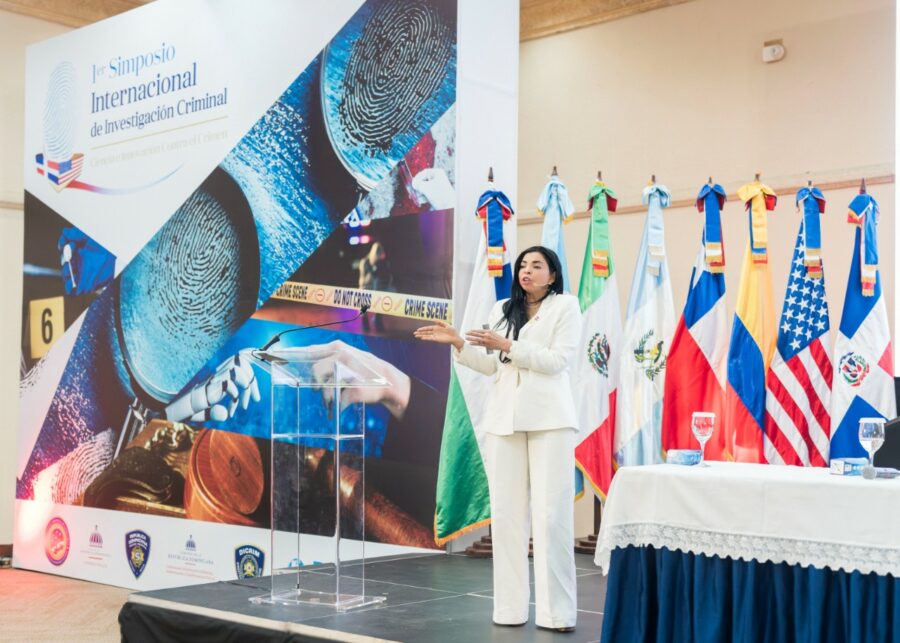 Yeni Berenice Reynoso,