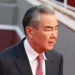 China pide «detener las operaciones militares» y subraya la importancia estratégica del estrecho de Ormuz