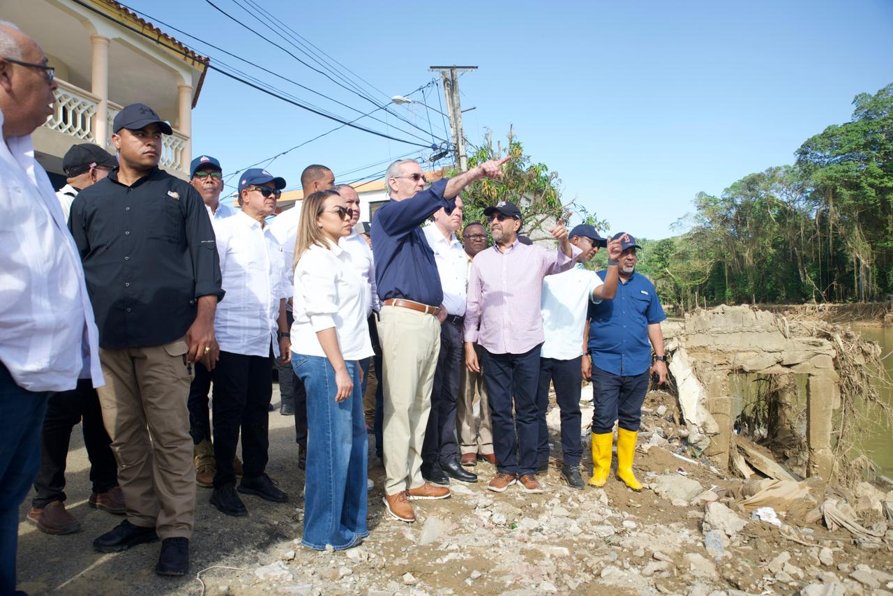 Abinader visita zonas impactadas por inundaciones en Gaspar Hernández y ordena compensaciones para afectados