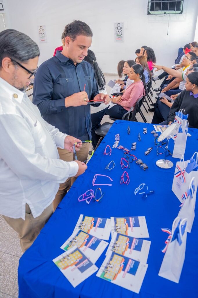 Subdirector del Inabie destaca que las jornadas de salud acercan los servicios a los estudiantes de las escuelas públicas. 
