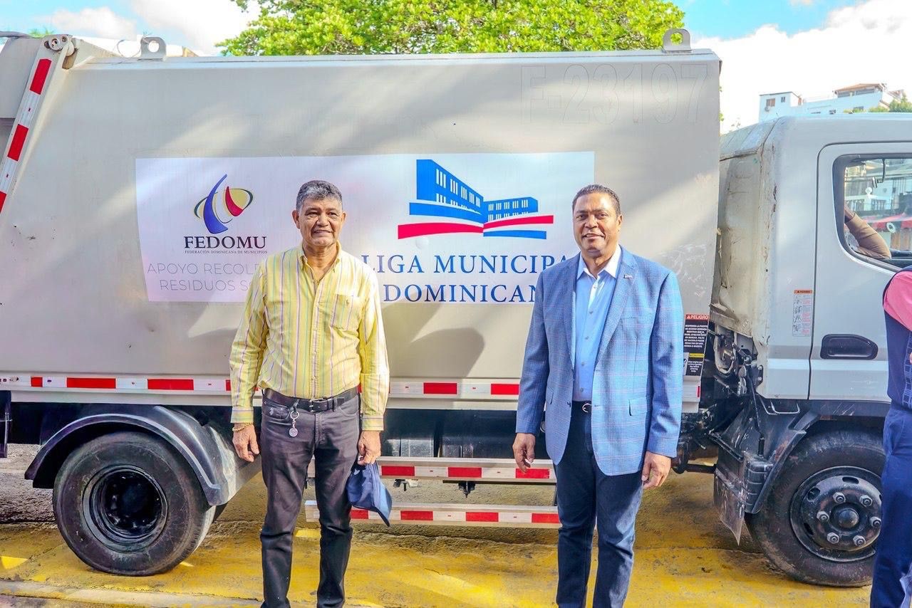 Liga Municipal  dispone de 10 camiones compactadores para optimizar recogida de basura en Santo Domingo Oeste