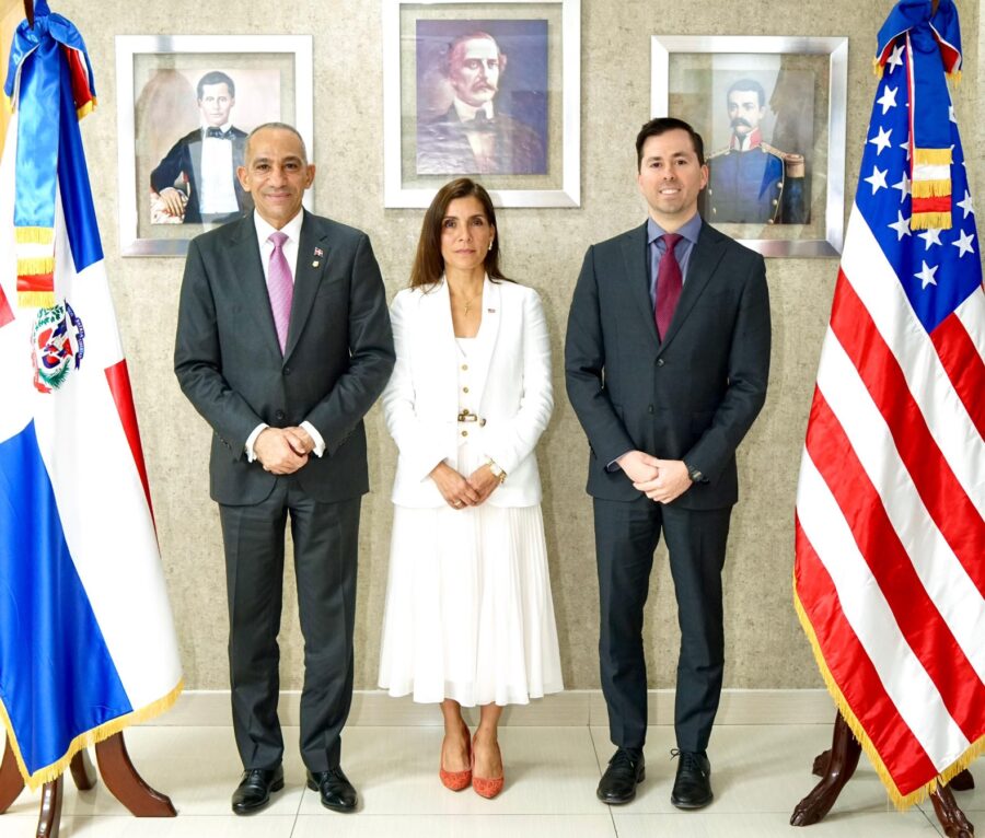 DEA Embajadora de Estados Unidos DNCD