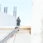 Más de 150 bomberos combaten incendio en almacén del BanReservas