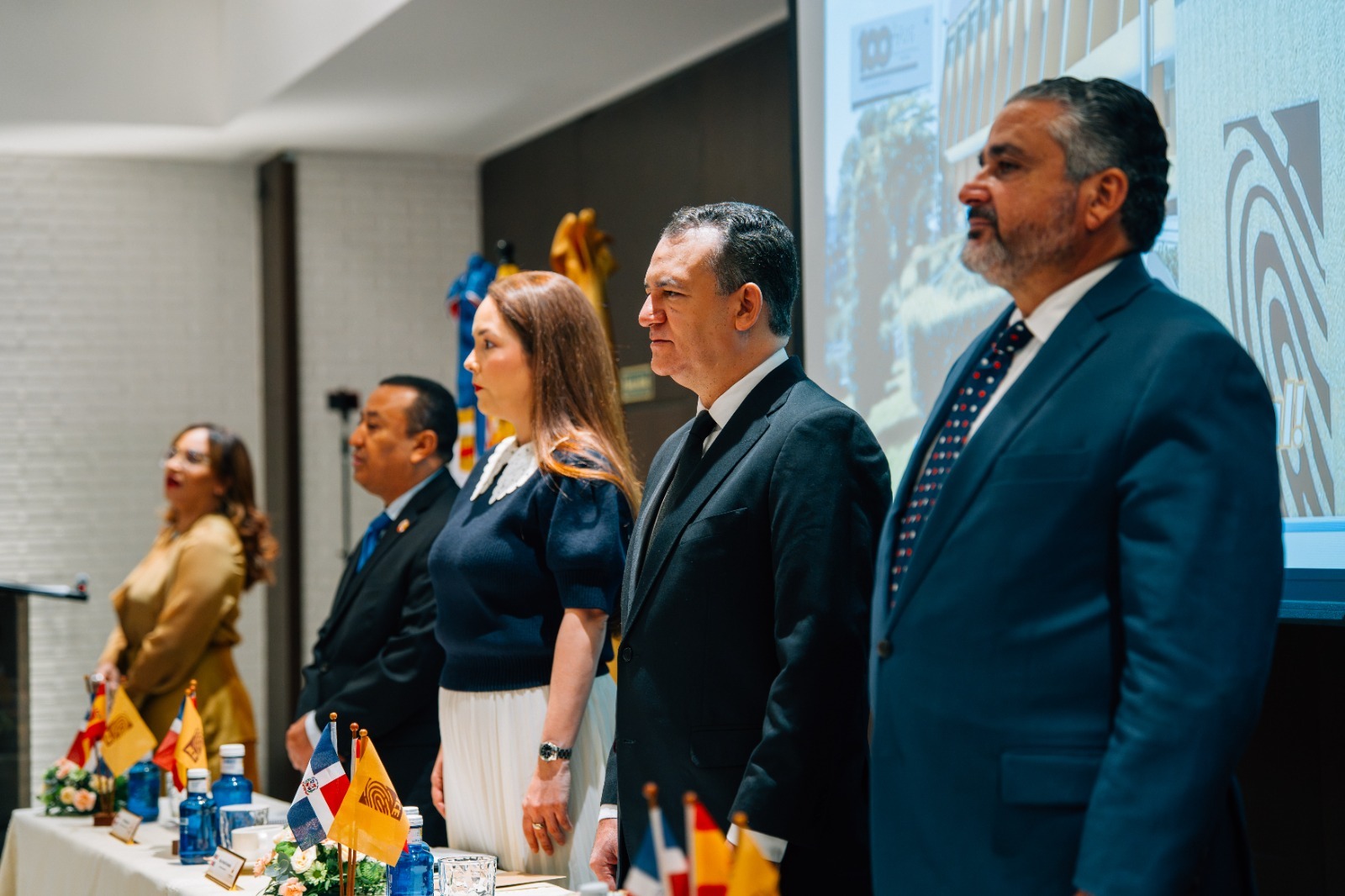 Comisión de la JCE recibe propuestas de aspirantes a miembros de las OCLEE en Europa