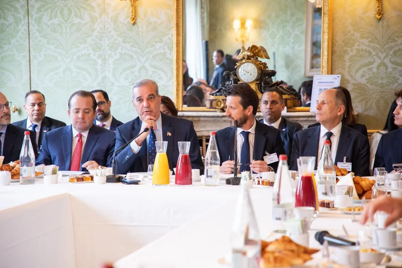 República Dominicana capta interés de inversionistas franceses en reunión con Abinader