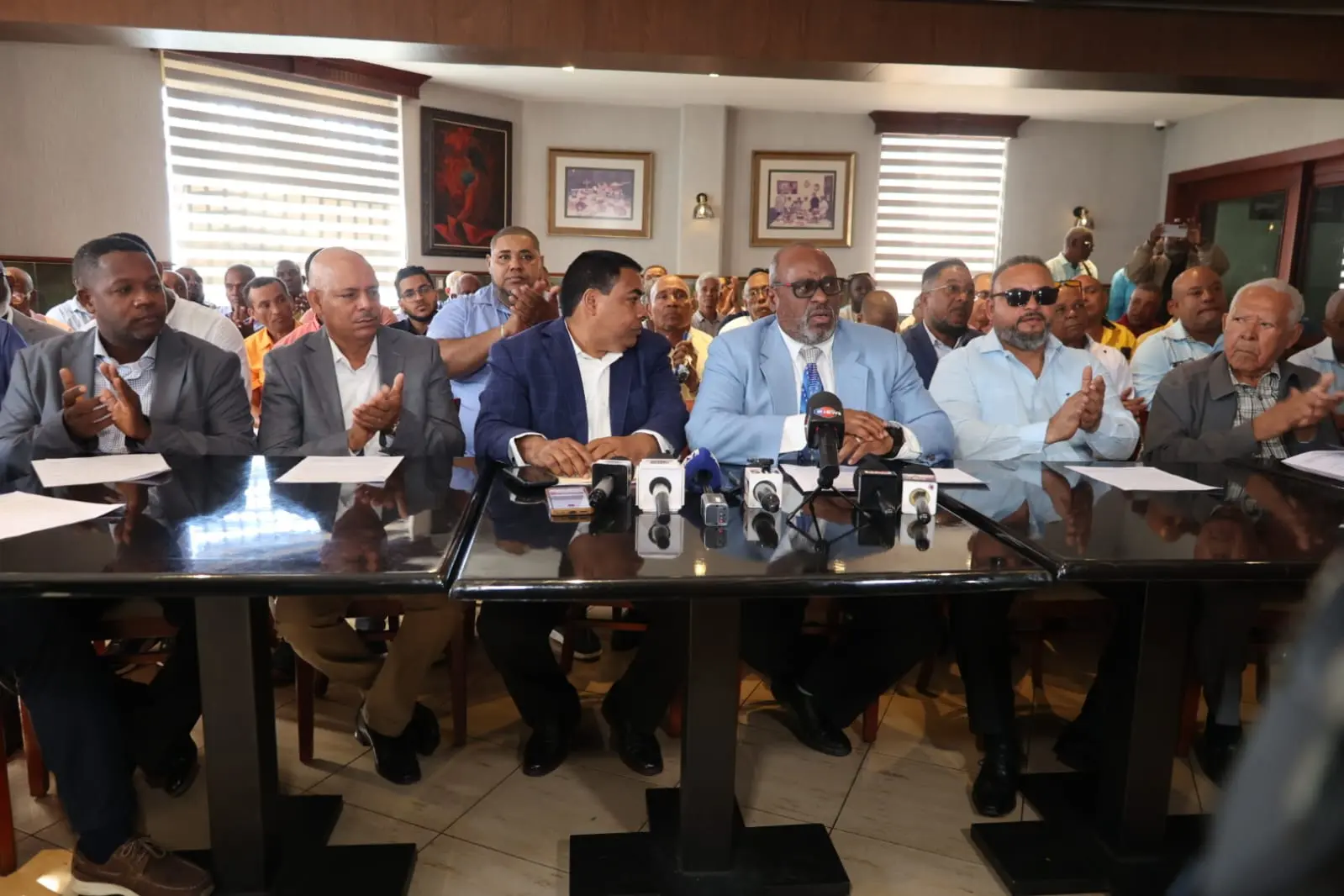 Transportistas garantizan que no aumentarán pasajes pese al alza de combustibles