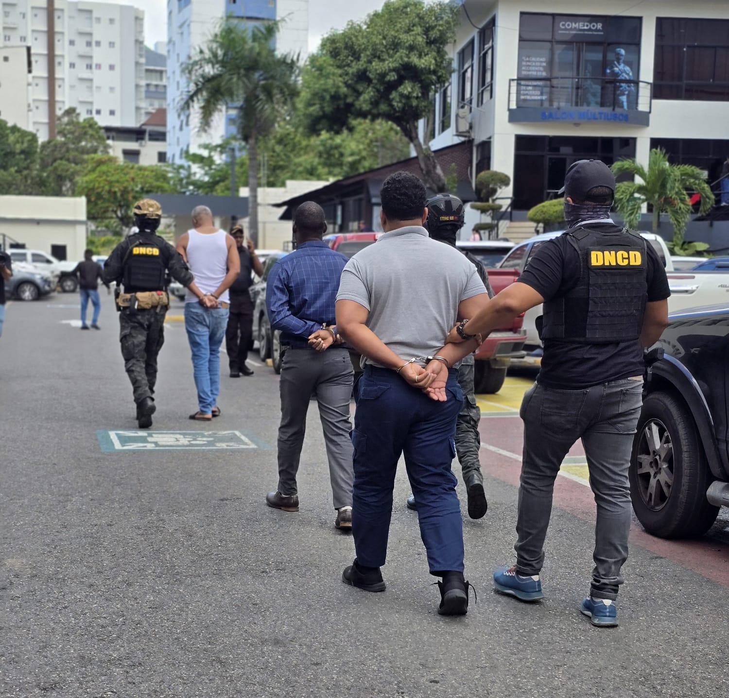 Cae red narco en el AILA: empleados y exempleados ligados a 180 paquetes de cocaína