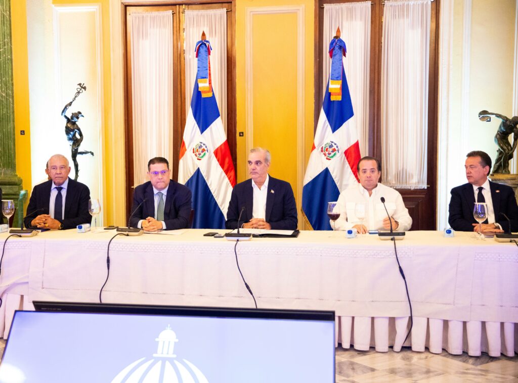 Gobierno garantiza estabilidad en la canasta básica tras reunión con sectores productivos