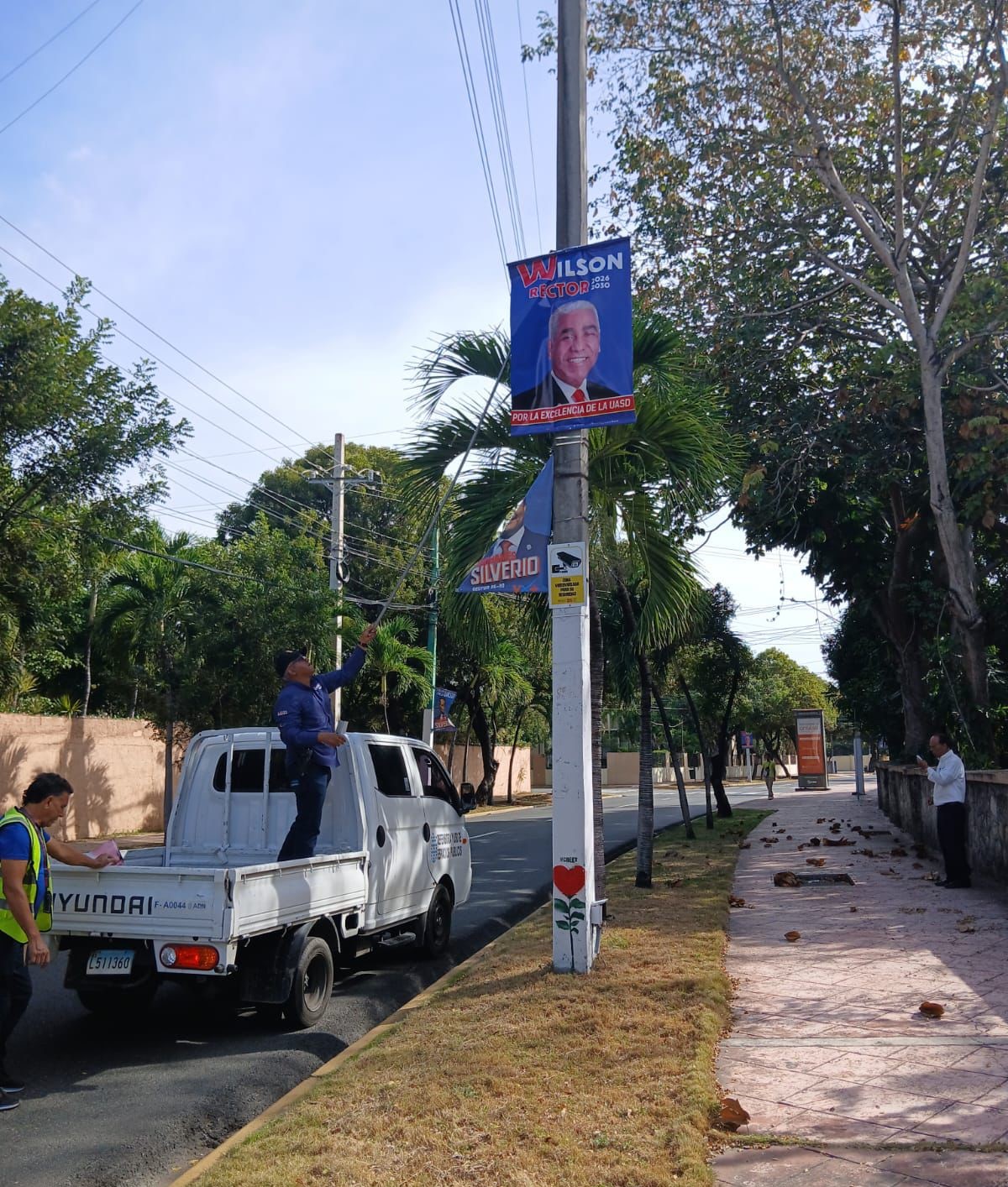 Alcaldía del Distrito Nacional inicia operativo de retiro de propaganda irregular en espacios públicos