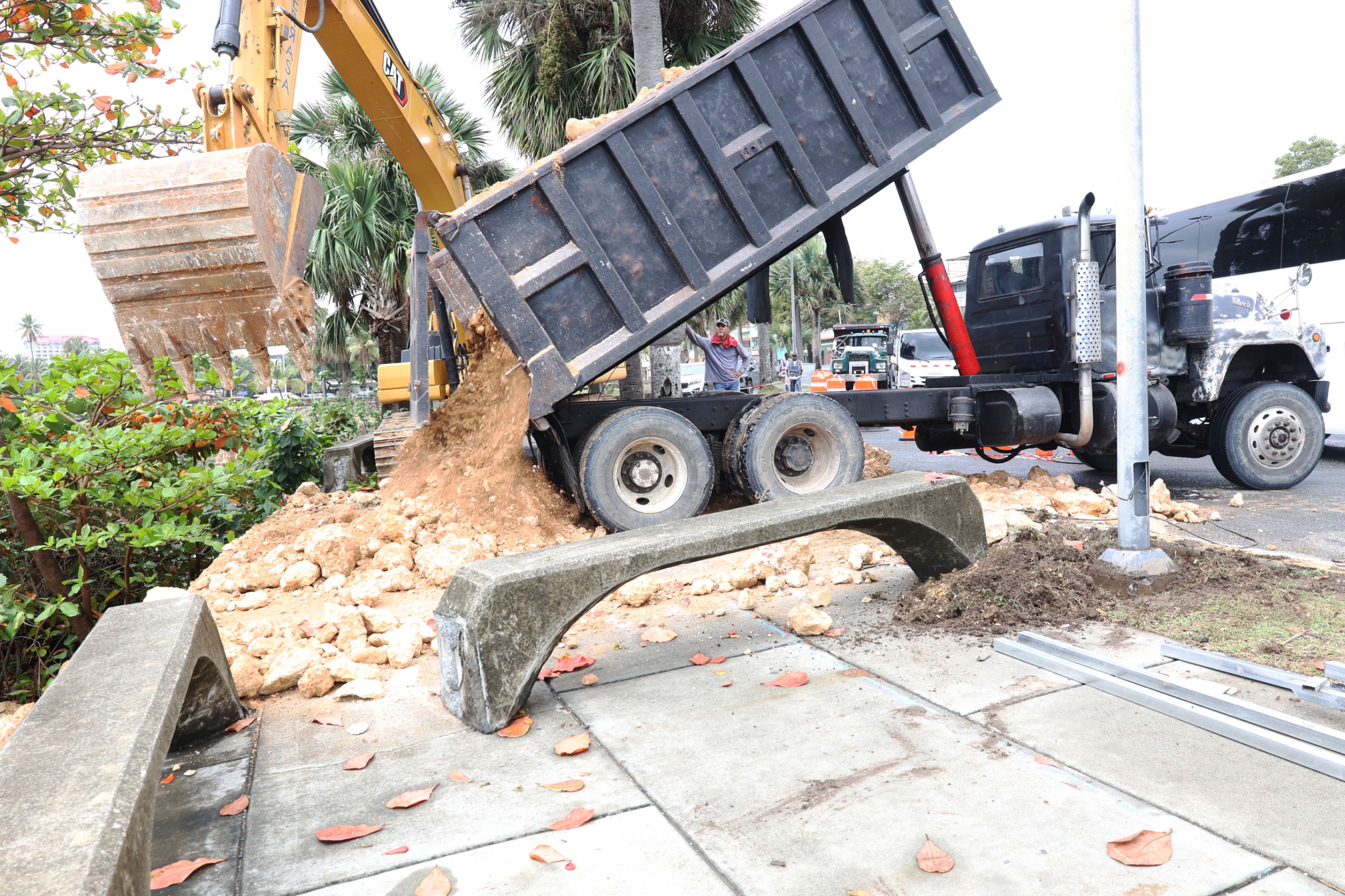Inician reparación de socavón en el Paseo Presidente Billini