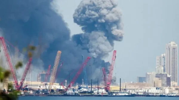 Las ciudades de los Estados del Golfo, como Abu Dhabi (en la imagen), no fueron construidas para resistir ataques de drones y misiles balísticos.