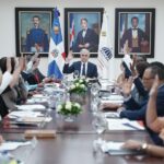 Gobierno apuesta por educación digital y propone regular uso de celulares en centro educativos