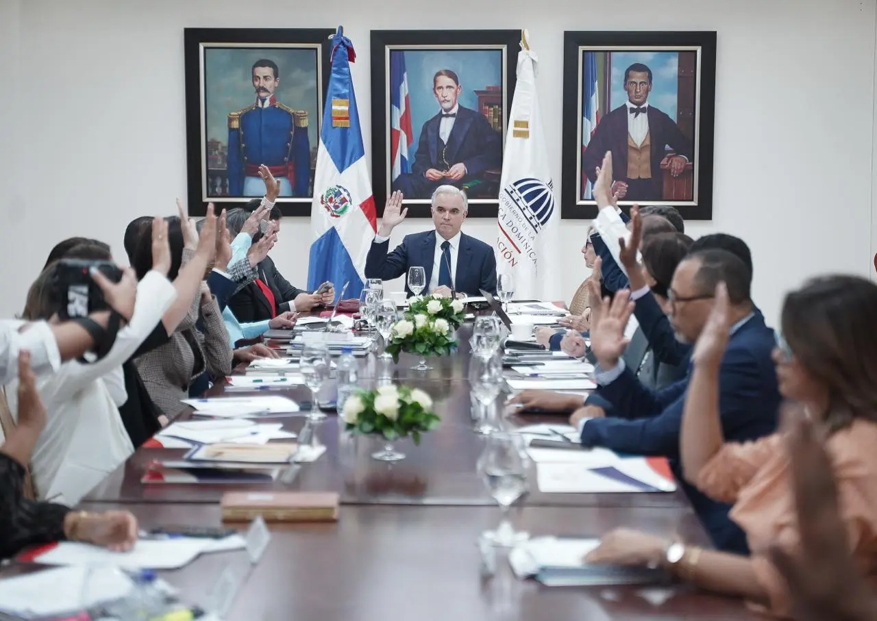Gobierno apuesta por educación digital y propone regular uso de celulares en centro educativos