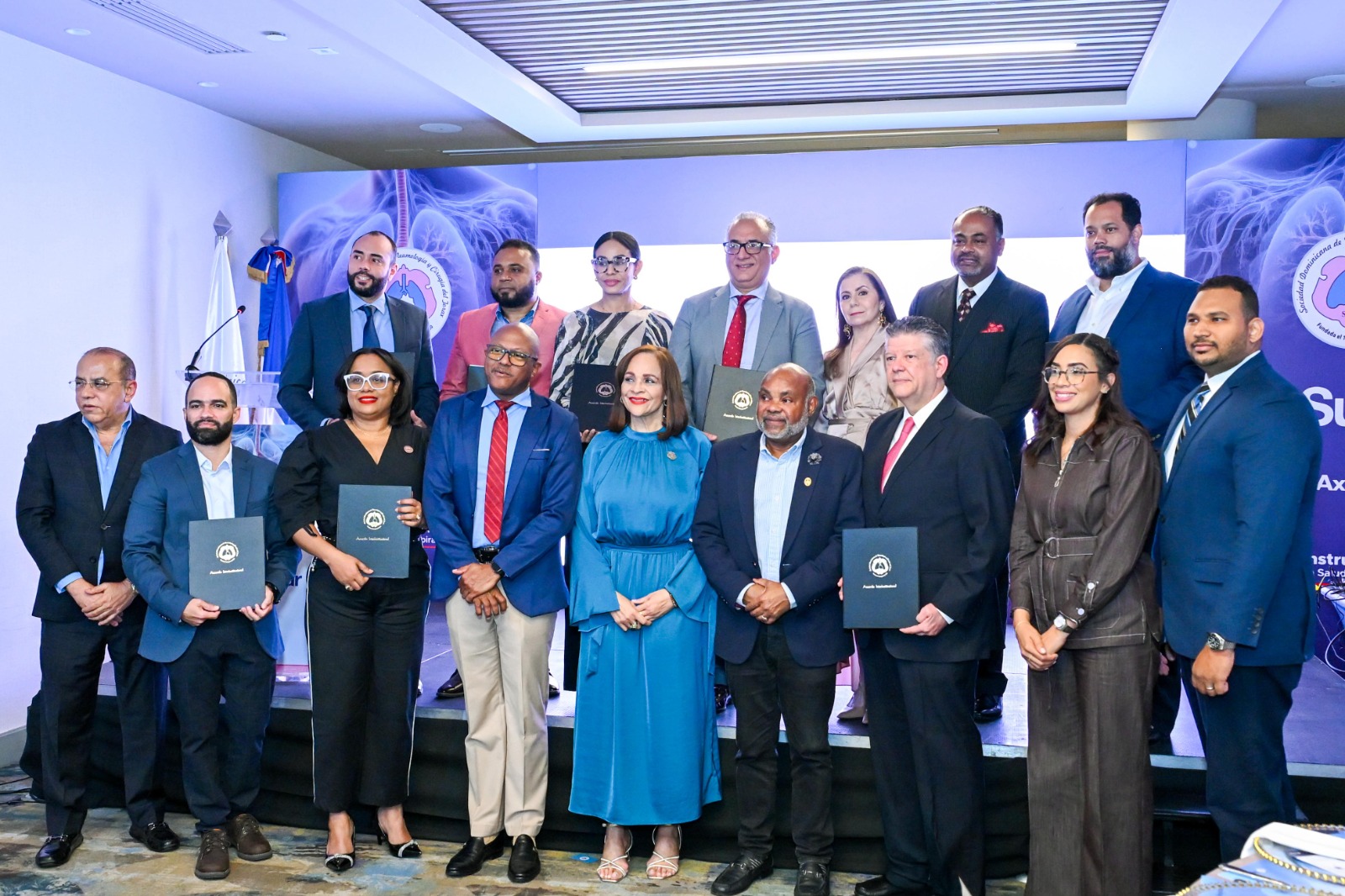 Sociedades médicas dominicanas firman alianza para mejorar investigación y formación en salud.