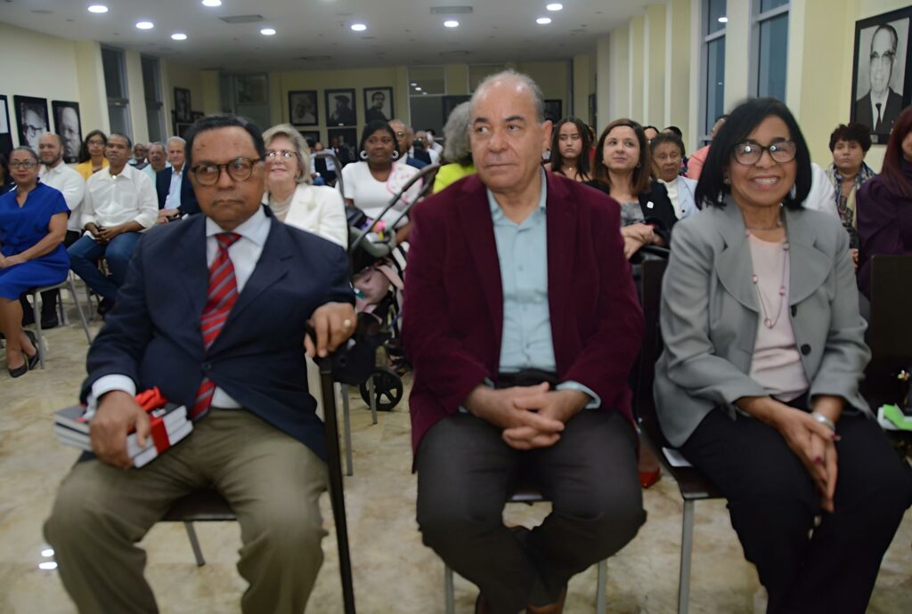 Circula la novela Donde arde la memoria, de Víctor Escarramán