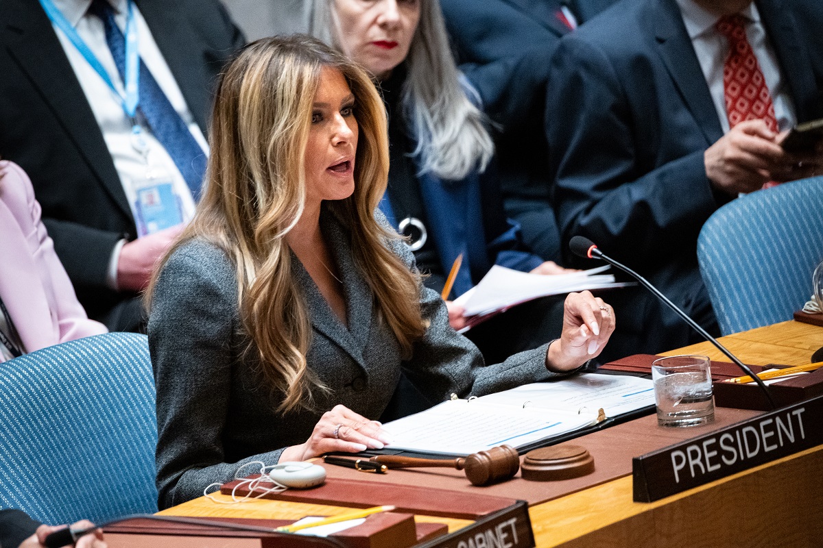 Melania Trump preside sesión sobre paz e infancia en ONU después de ataque de EEUU a Irán