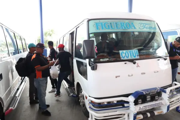 pasajeros se desplazan al interior del país por semana santa