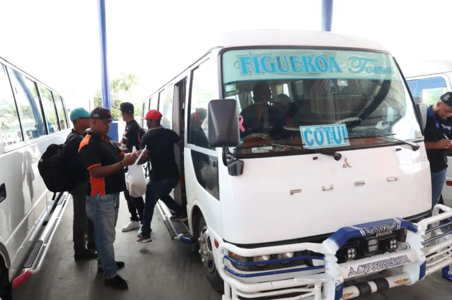 pasajeros se desplazan al interior del país por semana santa