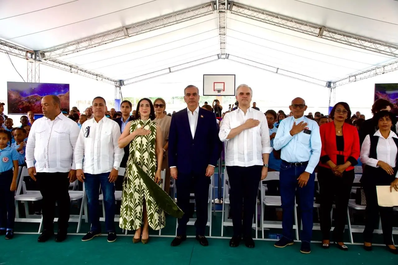 Abinader inaugura escuela primaria para más de 800 estudiantes en Los Guandules