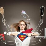 ¿Supermujer o supermamá? El precio emocional de querer hacerlo todo